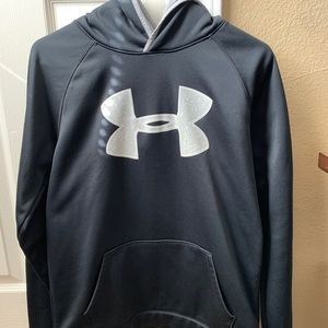 Under Armour Sports Sweater like new.